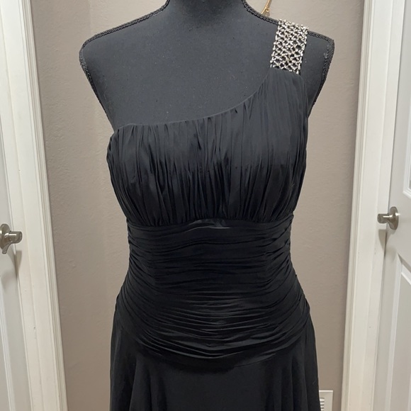 Black Formal Dress. Size 10. - Picture 2 of 6